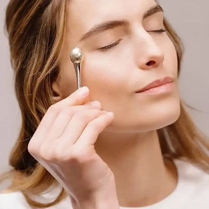 Refreshing eye contour massage roller